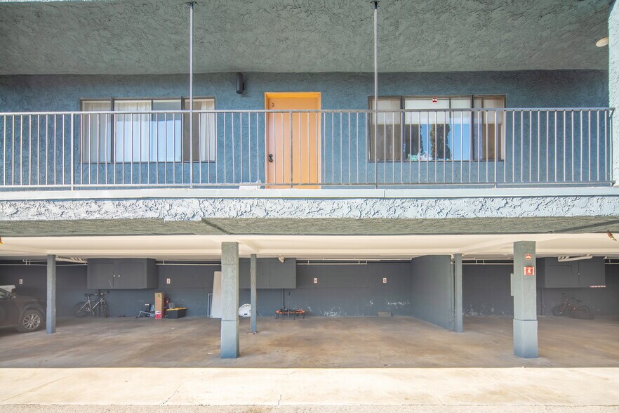 More Photos Of 113 N Grand Oaks Ave, Pasadena Apartments For Sale