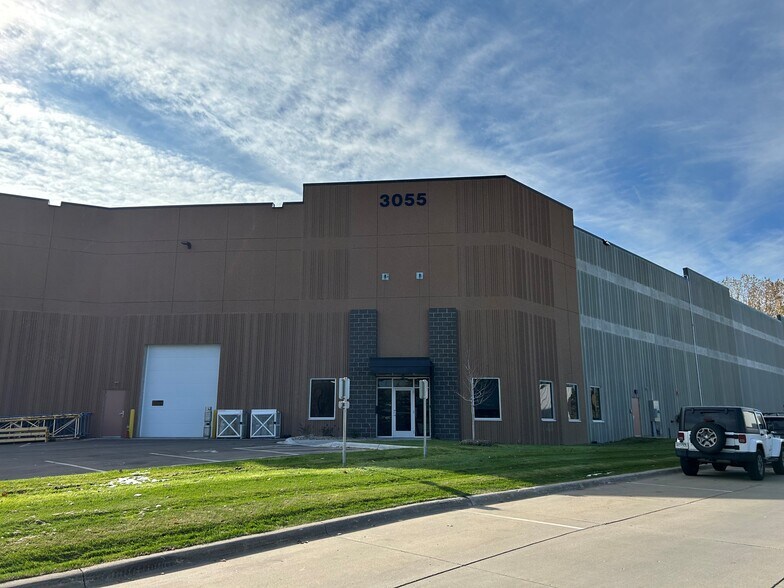 More Photos Of 3055 Spruce St, Little Canada Warehouse For Sale