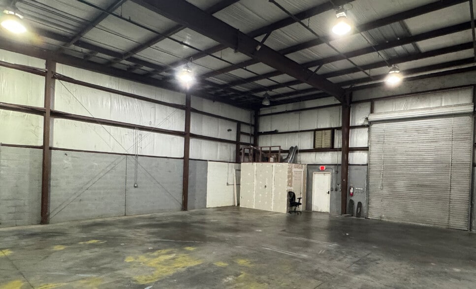 More Photos Of 7397 Commercial Cir, Fort Pierce Warehouse For Lease