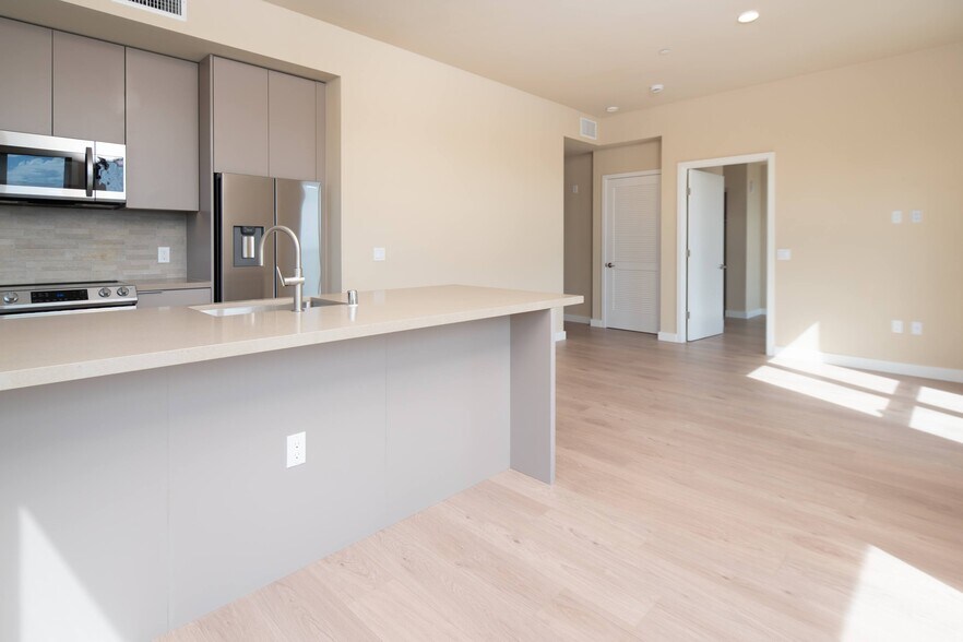 More Photos Of 1511 N Fairfax Ave, Los Angeles Apartments For Lease