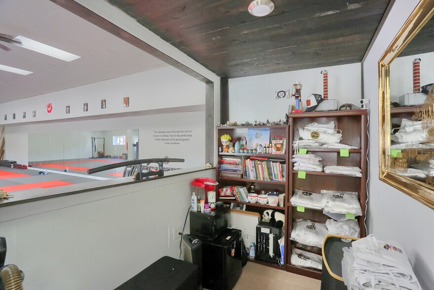 More Photos Of 115 W Main St, Evans City Freestanding For Sale