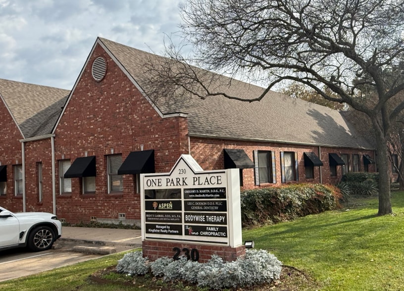 More Photos Of 230 N Park Blvd, Grapevine Medical For Lease