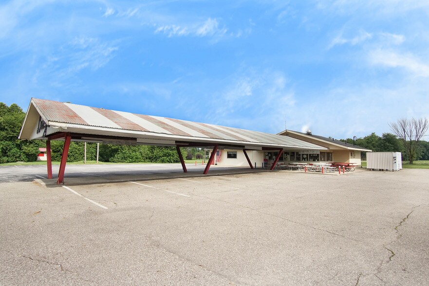 More Photos Of 28102 M 152, Dowagiac Restaurant For Sale