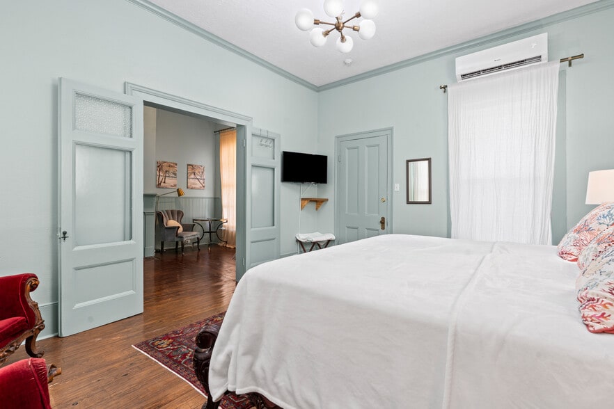 More Photos Of 1103 33rd St, Galveston Hotel For Sale