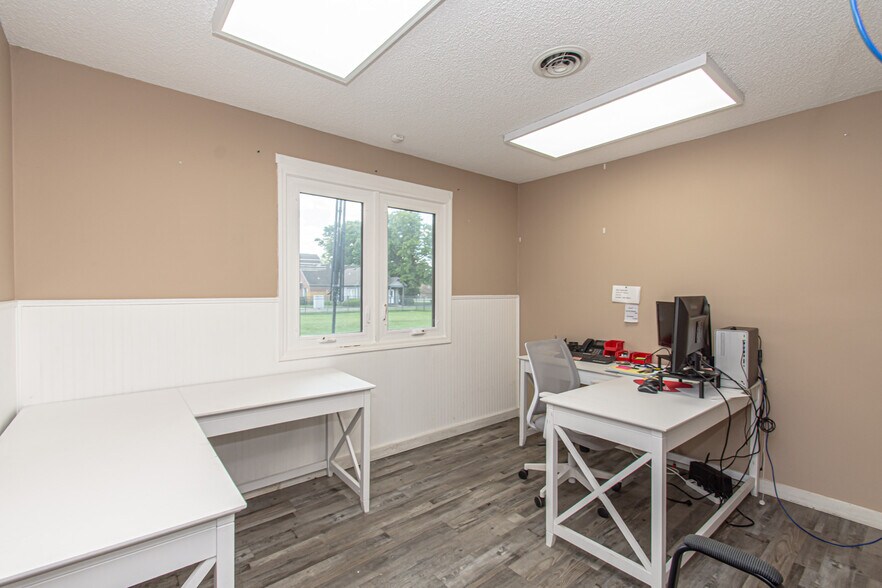 More Photos Of 1908 N Lakeman Dr, Bellbrook Storefront Retail Office For Sale