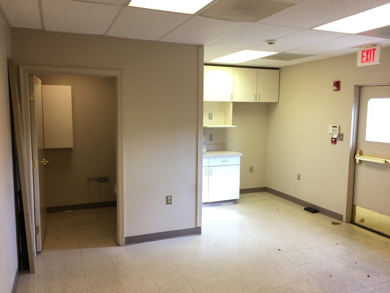 More Photos Of 20311 Lappans Rd, Boonsboro Medical For Sale