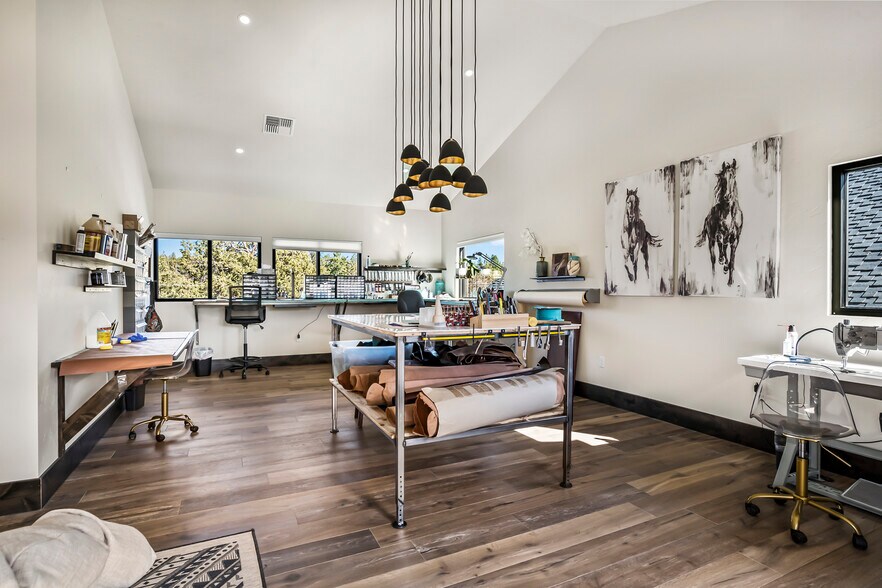 More Photos Of 19885 7th St, Bend Flex For Sale