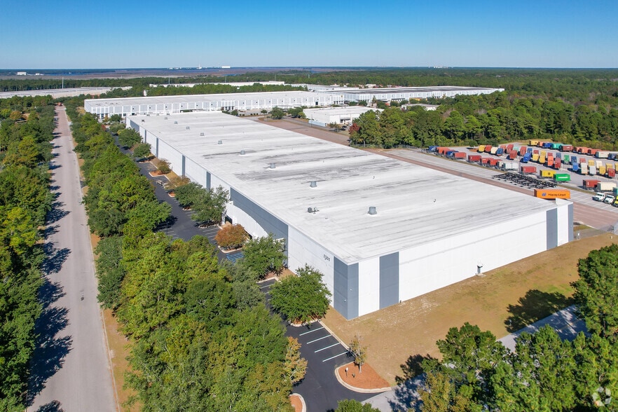 More Photos Of 1301 Charleston Regional Pky, Charleston Warehouse For Lease