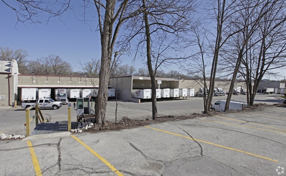 Primary Photo Of 1300 Glenview Ave, Wauwatosa Warehouse For Lease