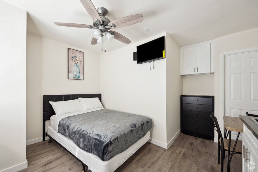 More Photos Of 220 S Alvarado St, Los Angeles Hotel For Sale