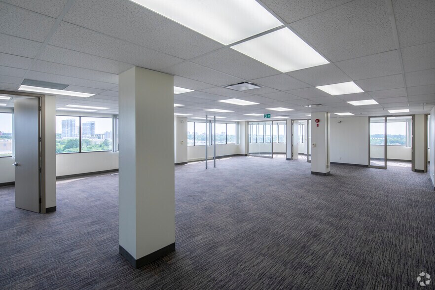 More Photos Of 700 Dorval Dr, Oakville Unknown For Lease