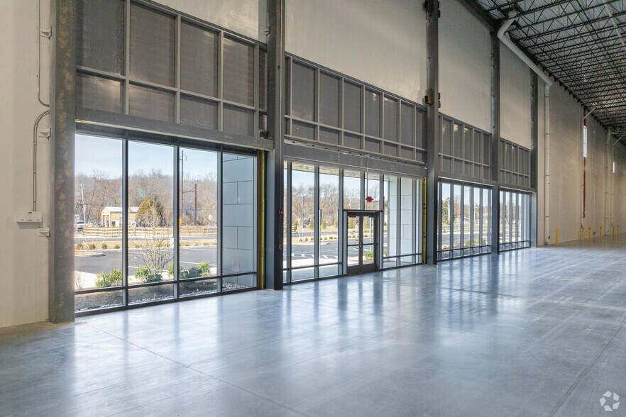 More Photos Of 85 Main St, Spotswood Manufacturing For Lease