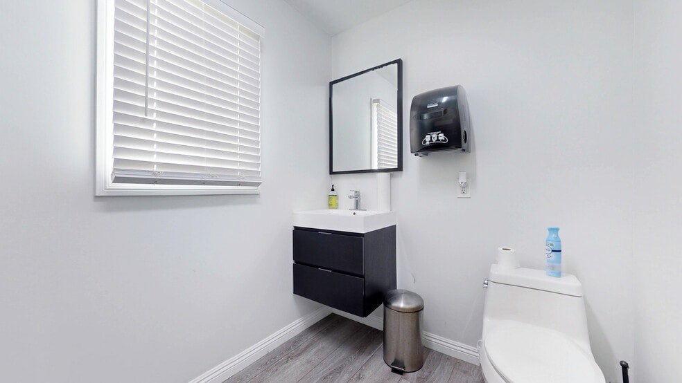 More Photos Of 6851 Foothill Blvd, Tujunga Office Residential For Sale