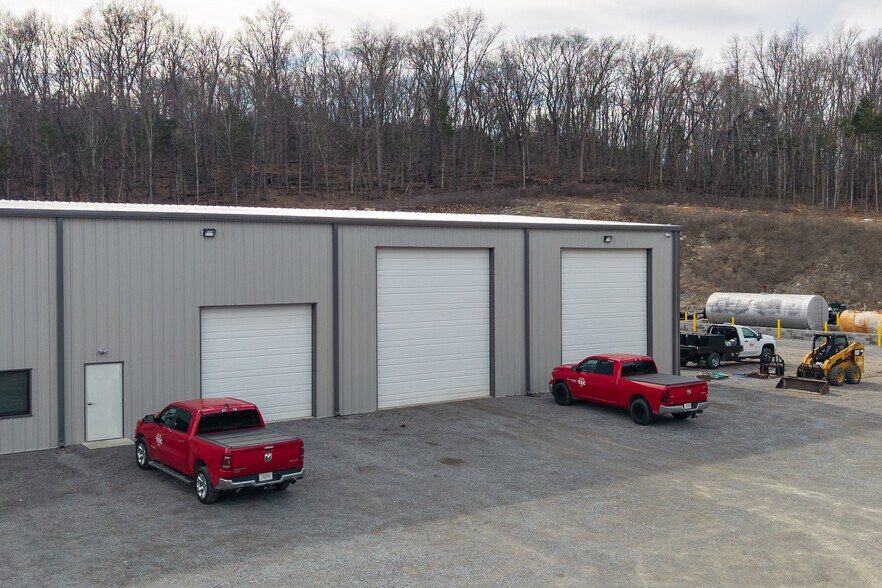 More Photos Of 1854 Sparta Pike, Lebanon Warehouse For Lease