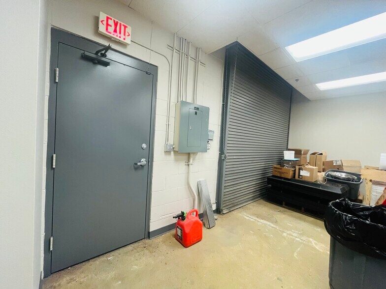 More Photos Of 1951 Stella Lake Dr, Las Vegas Light Distribution For Lease