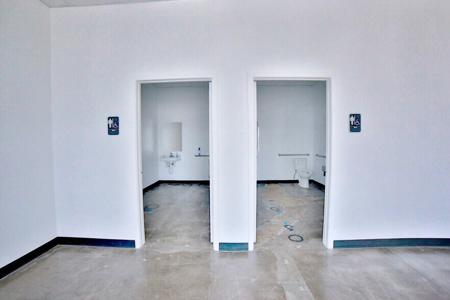 More Photos Of 11130 Gulf Fwy, Houston Storefront Retail Office For Lease
