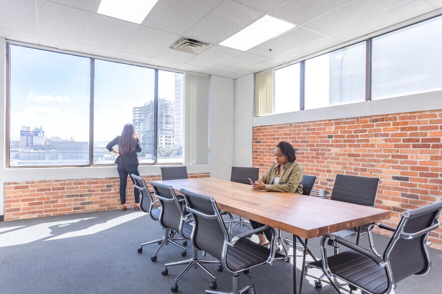 More Photos Of 25 N Market St, Jacksonville Coworking Space
