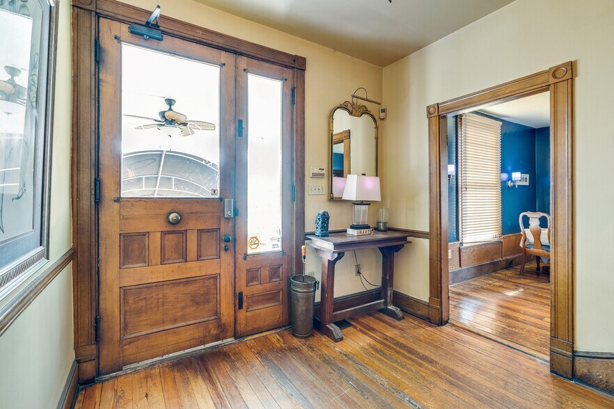 More Photos Of 412 6th St, Bristol Restaurant For Sale