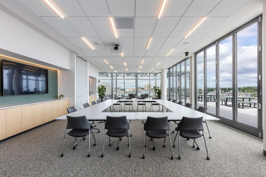 More Photos Of 3901 N Fairfax Dr, Arlington Office For Lease