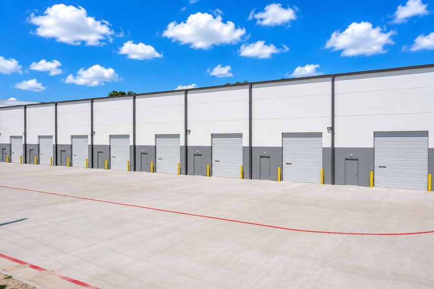 More Photos Of 13911 Service Center Dr, Tomball Light Distribution For Lease