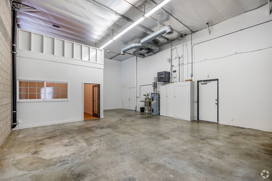 More Photos Of 11837-11845 Teale St, Culver City Warehouse For Lease