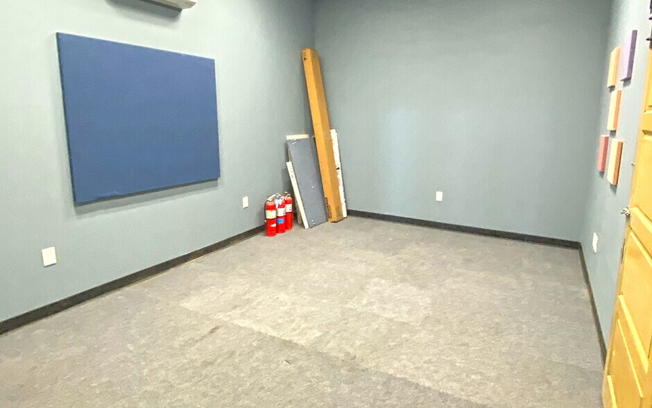 More Photos Of 3309 N 6th St, Harrisburg Warehouse For Sale