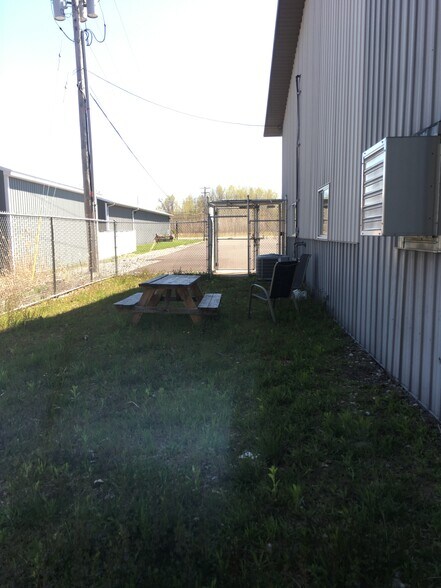 More Photos Of 6263 Taft Rd, Syracuse Warehouse For Lease