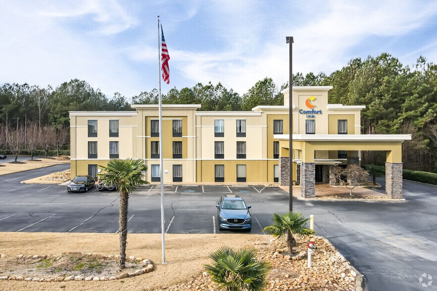 More Photos Of 184 Northpoint Way, Acworth Hotel For Sale