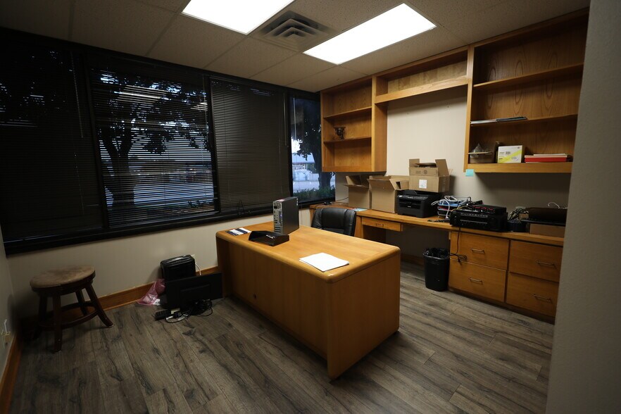 More Photos Of 4100 W 15th St, Plano Medical For Sale