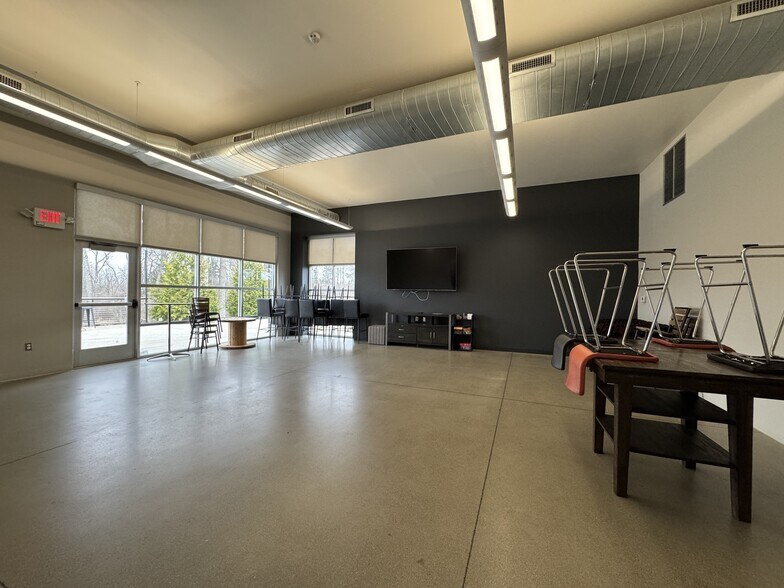 More Photos Of 20390 N M 52, Chelsea Restaurant For Lease