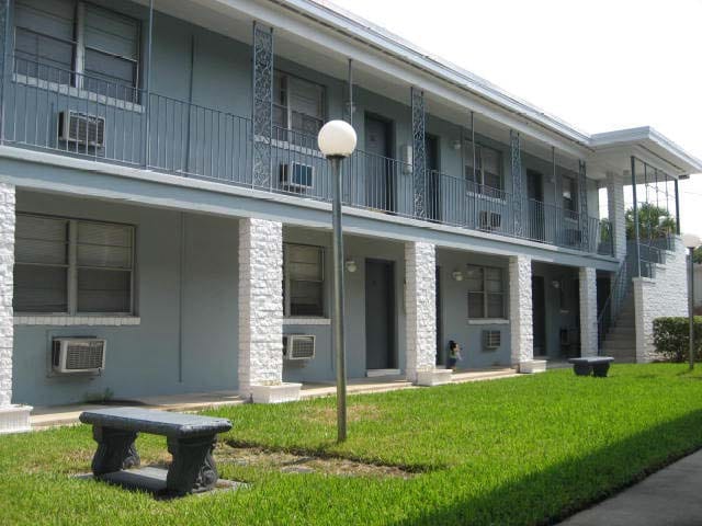 More Photos Of 1110 Caliente Dr, Jacksonville Apartments For Sale