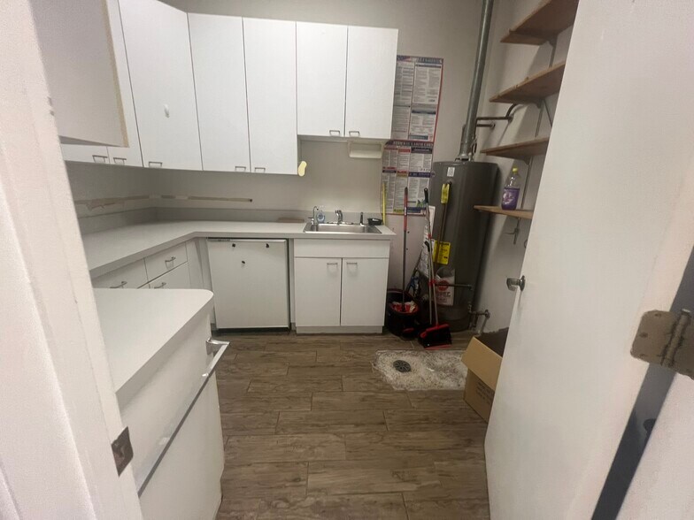 More Photos Of 6040-6080 159th St, Oak Forest General Retail For Lease
