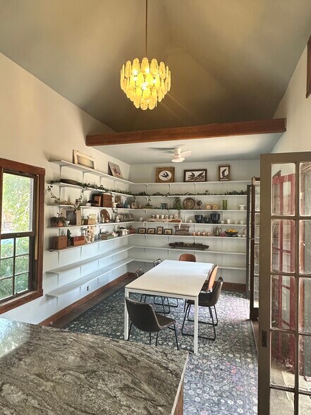 More Photos Of 200 N Main St, Buda Freestanding For Lease