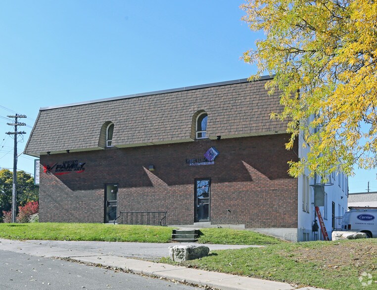 More Photos Of 1955 King St E, Hamilton Medical For Lease