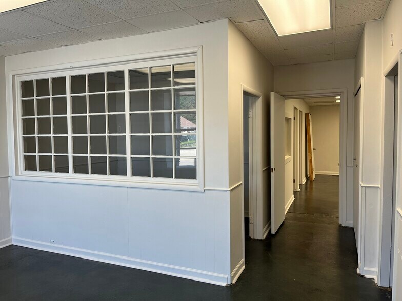 More Photos Of 22100-22200 John R Rd, Hazel Park Office For Lease