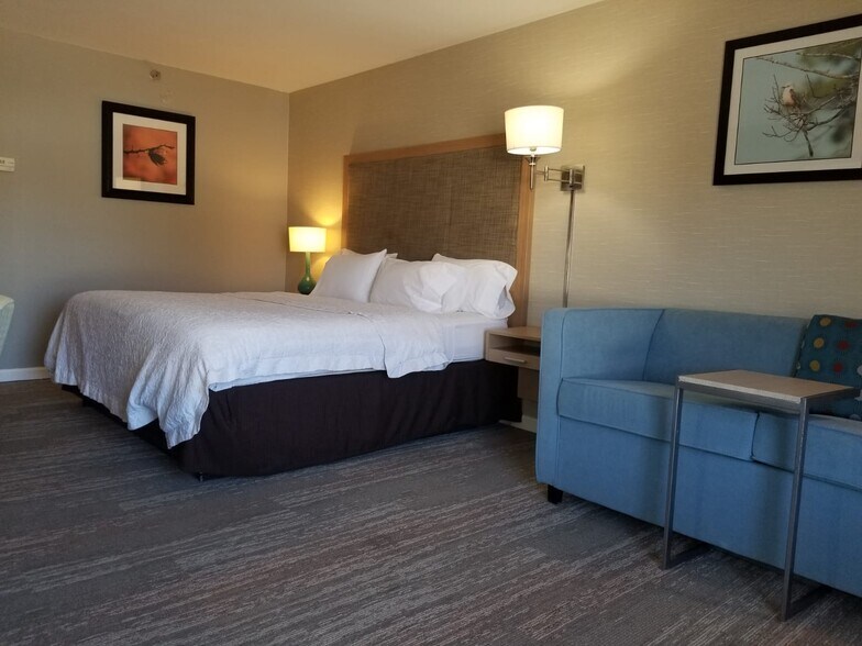 More Photos Of 7852 W Parkway Blvd, Tulsa Hotel For Sale