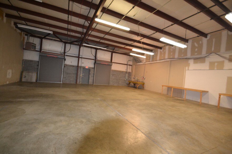 More Photos Of 506 Manchester Expy, Columbus Flex For Lease