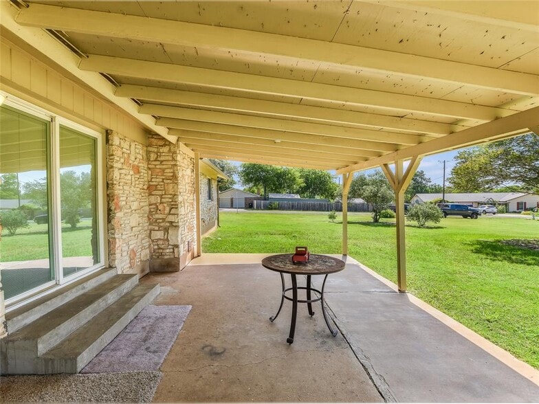 More Photos Of 1612 Shenandoah Dr, Cedar Park Warehouse For Sale