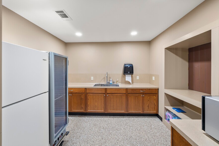 More Photos Of 15185 TX-21, Douglass Department Store For Sale