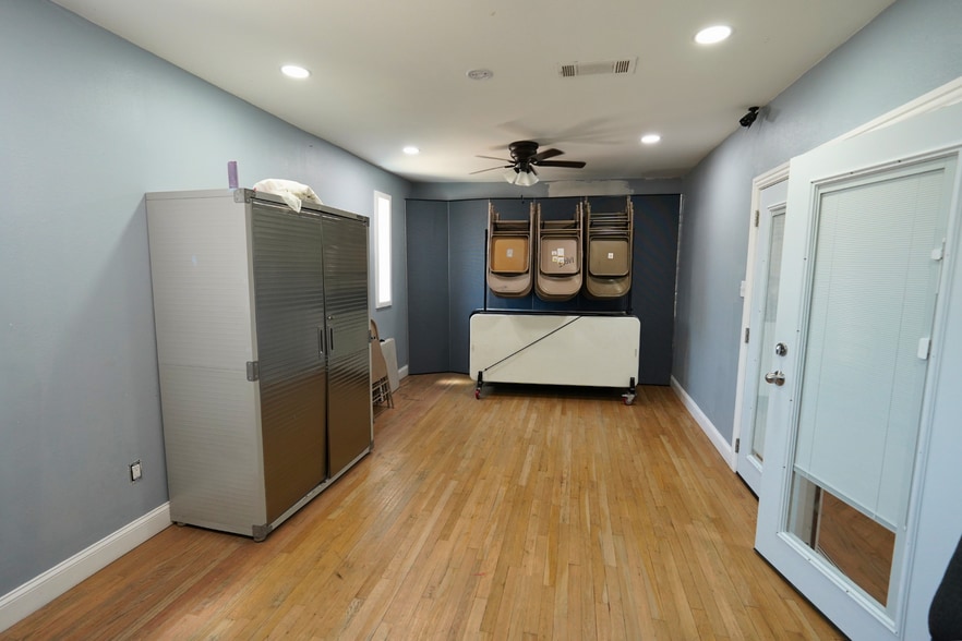 More Photos Of 527 Cumberland St, Dallas Religious Facility For Sale