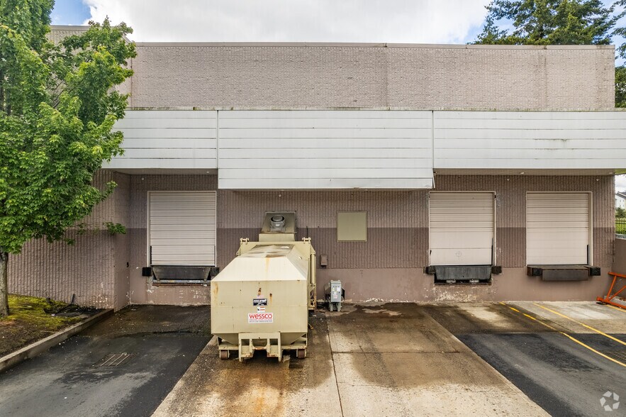 More Photos Of 11325 SE Mill Plain Blvd, Vancouver General Retail For Sale