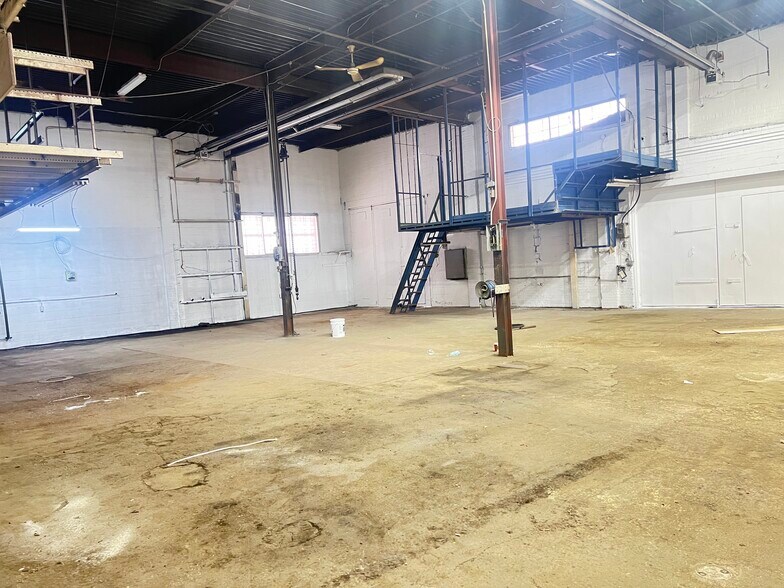 More Photos Of 48 Prospect St, Newmarket Warehouse For Lease
