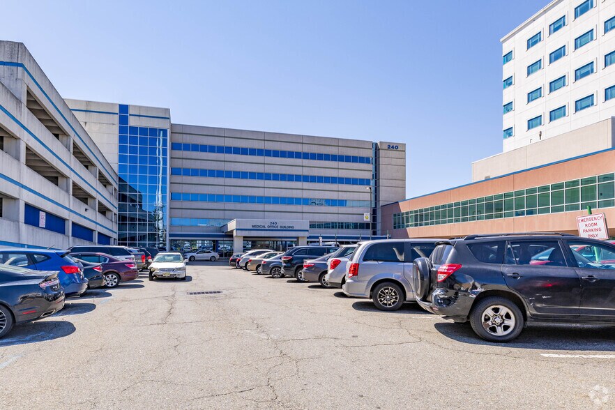 More Photos Of 240 Williamson St, Elizabeth Medical For Lease