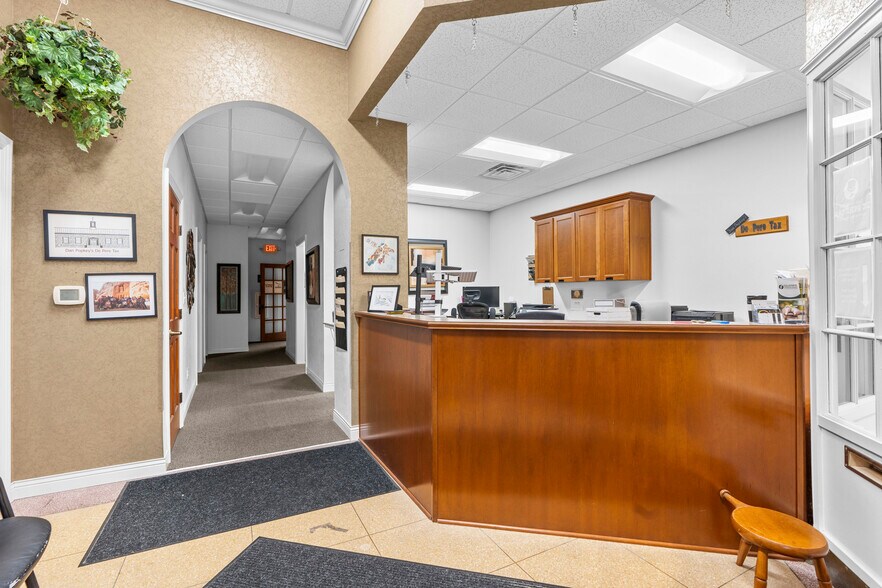 More Photos Of 416 George St, De Pere Office For Sale