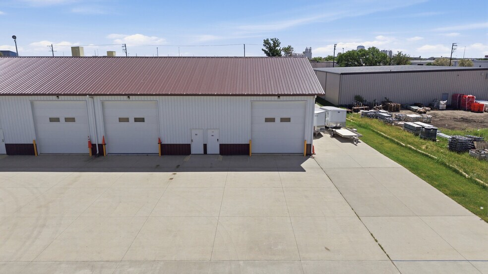 More Photos Of 4110 14th Ave N, Fargo Flex For Sale