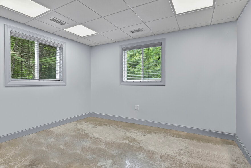 More Photos Of 88 Danielson Pike, Foster Manufacturing For Lease