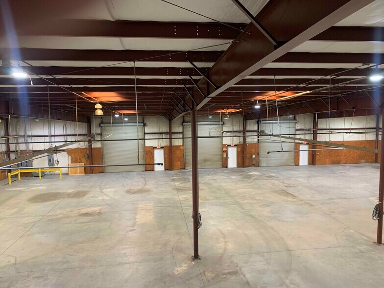 More Photos Of 3046 Matlock Dr NW, Kennesaw Warehouse For Lease