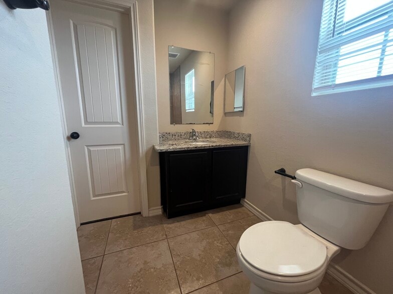 More Photos Of 7014 Donovan Way, San Antonio Apartments For Sale