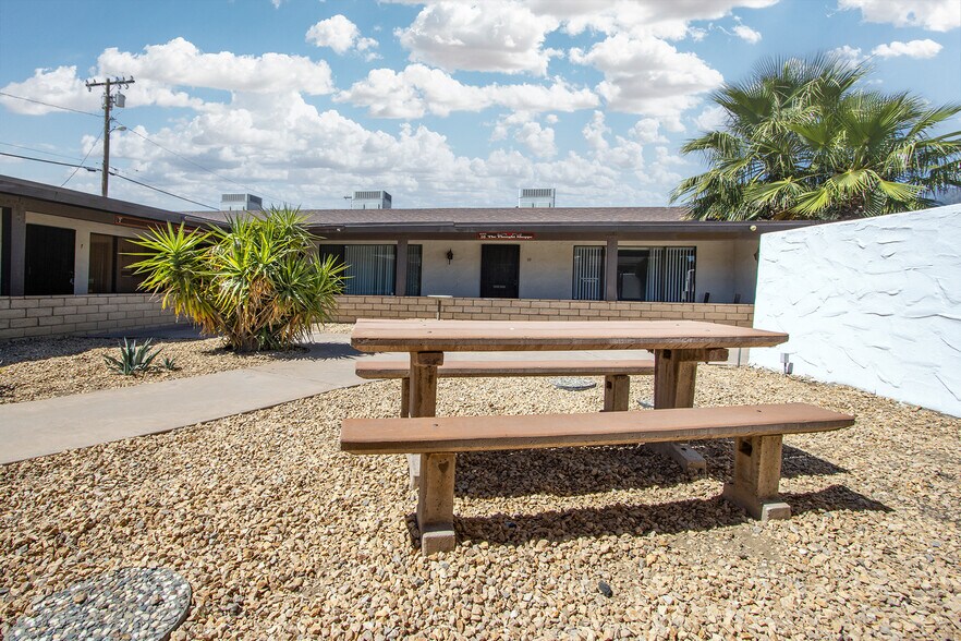 More Photos Of 7211 Joshua Ln, Yucca Valley Office Residential For Lease