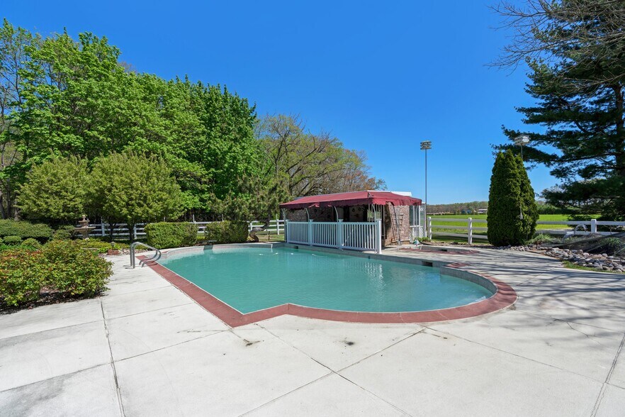 More Photos Of 1445 Catawba Ave, Newfield Service For Sale